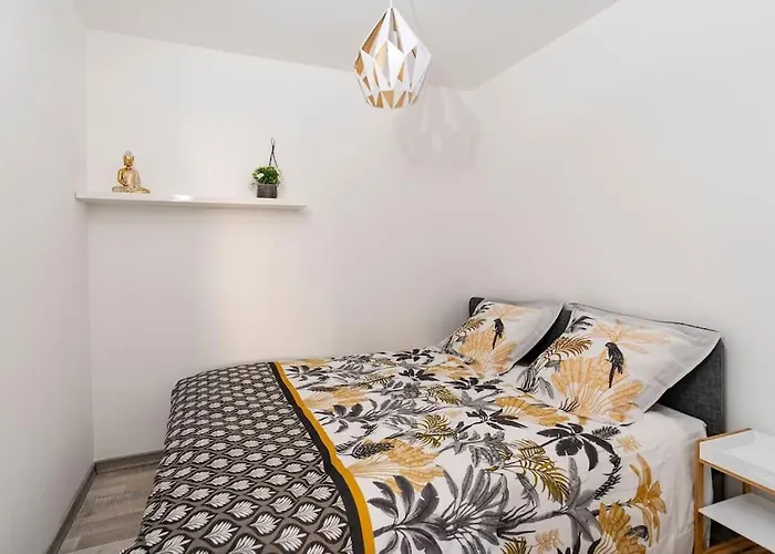 Plein Centre-ville T3 Refait A Neuf דירה אקס-לה-באינס